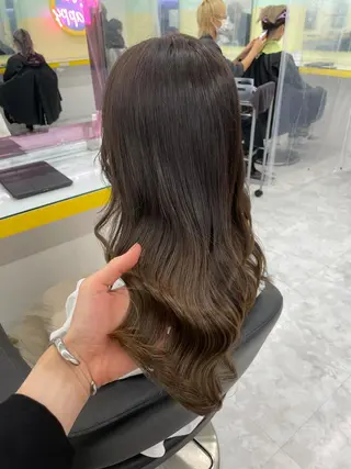 ミディアム カラー パーマ ヘアアレンジ ネイル マツエク・マツパ 韓国風ベージュ🤎 赤みなし🌿横浜🤎のヘアスタイル