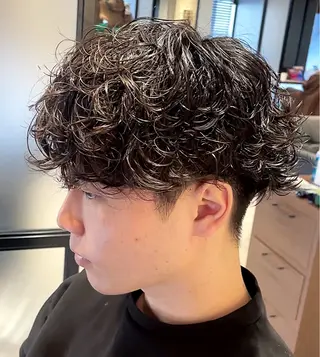 パーマ メンズ 宮下 弦也のヘアスタイル