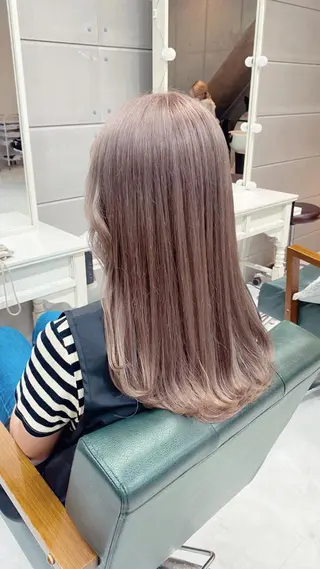 ミディアム カラー 金子 真悠のヘアスタイル