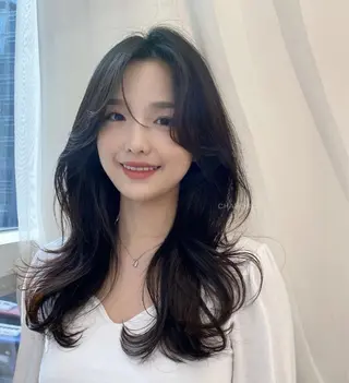 ロング パーマ 大久保 佳那のヘアスタイル