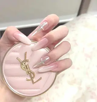 ネイル VIVIAN エイのネイルデザイン