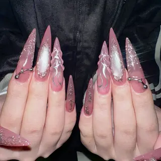 ネイル AIKO🐈‍⬛⭐︎ 大阪/y2k/個性派のネイルデザイン