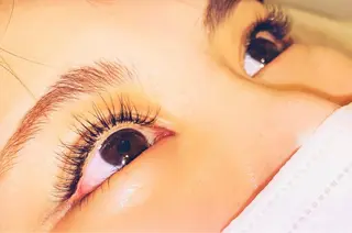 マツエク・マツパ ジャパンアイリストカレッジ大阪天王寺本校所属・ミヤサカ ミズキの眉毛・アイブロウイメージ