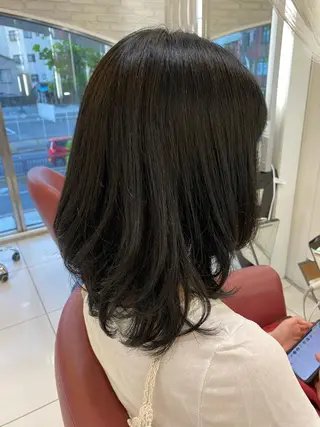 ミディアム カラー 瀬川 茉衣子のヘアスタイル