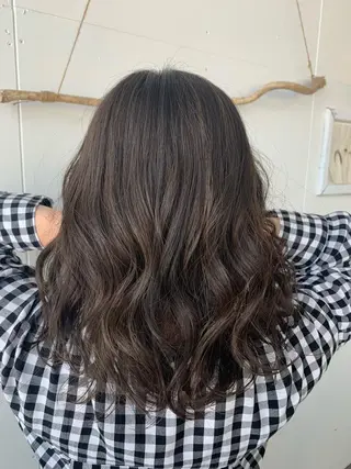 セミロング カラー RINKA 琳茄のヘアスタイル