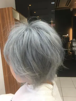 ショート カラー 白髪ぼかしハイライト 柳川拓哉のヘアスタイル