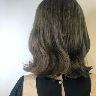 ミディアム 松佐 ゆかりのヘアスタイル