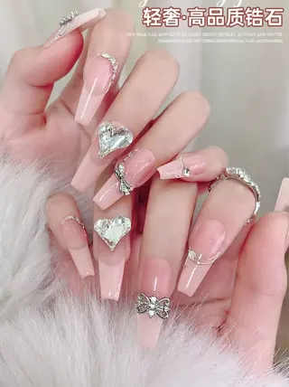 セミロング 長さだし専門店 ROKANAILのネイルデザイン