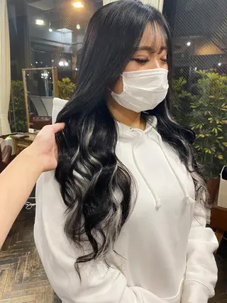 ロング カラー モモカ/ハイトーン /バレイヤージュのヘアスタイル