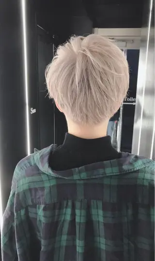 ショート カラー メンズ 森本 笑のヘアスタイル