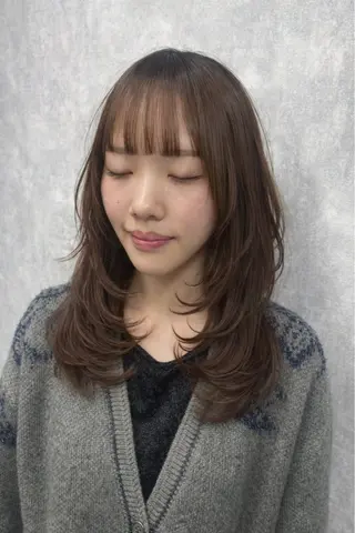 セミロング rise/レイヤー／ ダブルカラーのヘアスタイル