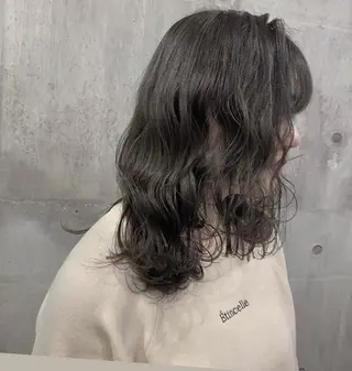 セミロング カラー KANA 駐車場ありお子様歓迎のマツエク・マツパデザイン