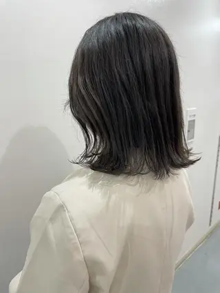 セミロング カラー akane .のヘアスタイル