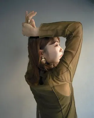 ミディアム カラー THE DAY所属・AKI HASHIMOTOのヘアスタイル