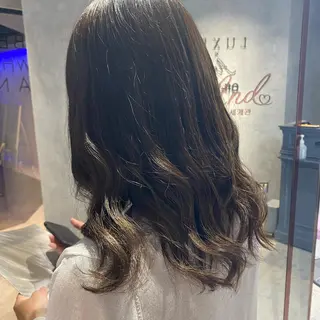 セミロング カラー ヘアアレンジ メンズ Cielro【 シェイロ 】所属・Cielro/ダブル カラー/西田咲希のヘアスタイル