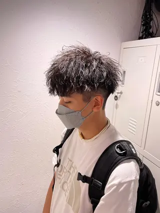 ショート カラー パーマ ヘアアレンジ メンズ アイブロウ スパイキー/フェザー /波巻き/かいとのヘアスタイル