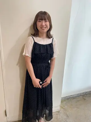 ミディアム カラー MIOベージュカラー 柔らかいカラーのヘアスタイル