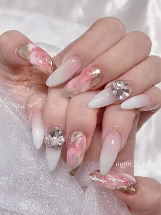 MoON...❤︎ MeGuのネイルデザイン