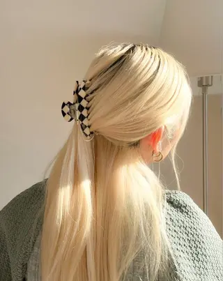 ロング カラー モテ髪💕ハイトーン ベージュ yuriaのヘアスタイル