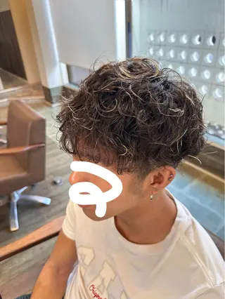 パーマ メンズ 岩本みるか/ 暖色カラー/ベージュのヘアスタイル