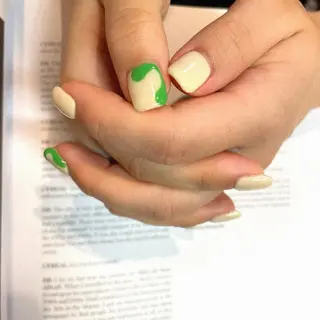 ネイル anyora nail salon所属・大人ワンホン キラキラ／Ayanoのネイルデザイン