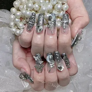 ネイル Queening 🦋のネイルデザイン