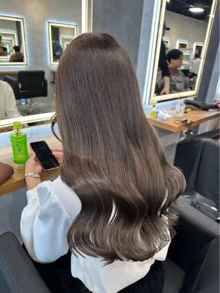 ロング カラー パーマ ヘアアレンジ 透明感ブリーチカラー 🌈TOMOHIROのヘアスタイル
