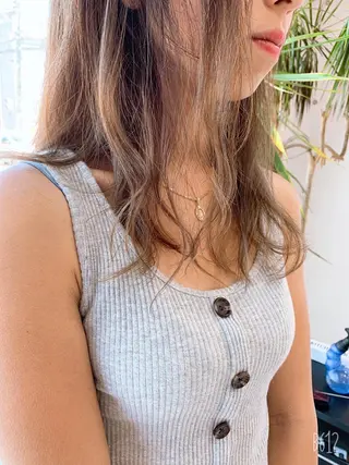 ミディアム カラー ヘアアレンジ 白髪ぼかしハイライト 柳川拓哉のヘアスタイル