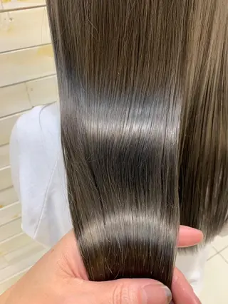 ロング 透明感color吉田 沙羅のヘアスタイル