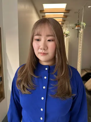 ロング カラー 安丸 結夏のヘアスタイル