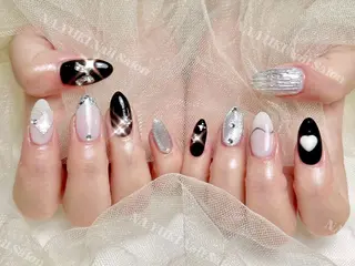 ネイル Queenie 🦋のネイルデザイン