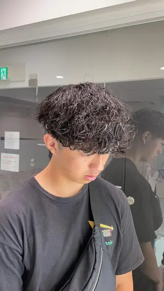 ショート パーマ ヘアアレンジ メンズ 艶カラー の達人のヘアスタイル