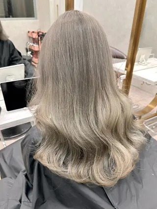 セミロング カラー ヘアアレンジ yuuto🌈 冬の透け感カラーのヘアスタイル