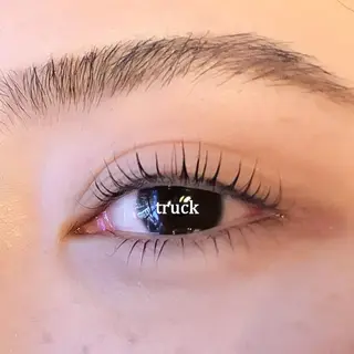 マツエク・マツパ アイサロンTOP BROW天王寺あべの店所属・TOPBROW マユリのマツエク・マツパデザイン