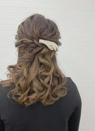 ミディアム ヘアアレンジ GRANLUSSO 〜グランルッソ駅前店所属・木口 嘉美のヘアスタイル