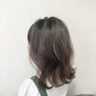 ミディアム カラー 工藤 綾華のヘアスタイル