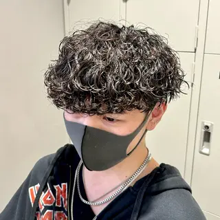 ミディアム パーマ ヘアアレンジ メンズ 顔まわりカット の達人のヘアスタイル