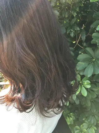 ミディアム カラー THE DAY所属・AKI HASHIMOTOのヘアスタイル