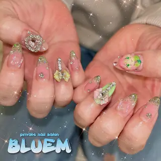 ネイル BLUEM なな🐶のネイルデザイン