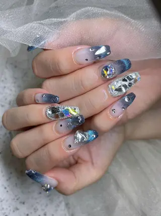 ネイル Queens 榊 まおのネイルデザイン