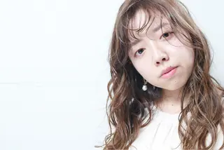 ロング 勝沼 佑季のヘアスタイル