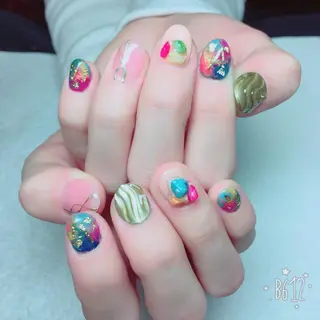 ネイル THECOLORS所属・近貞 莉奈のネイルデザイン