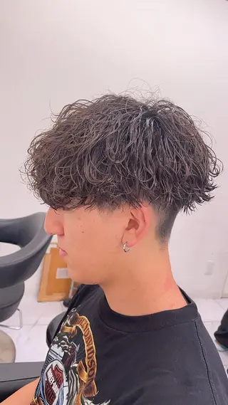 ショート パーマ ヘアアレンジ メンズ 艶カラー の達人のヘアスタイル