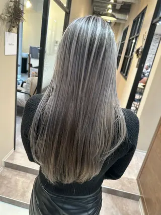 カラー ハイトーン✨ブリーチ ✨高田めぐみのヘアスタイル