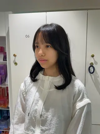 ミディアム 川上 彩夏のヘアスタイル