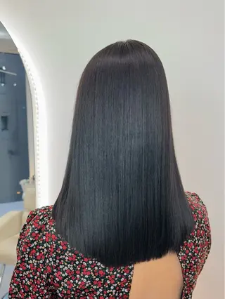 ミディアム WHITELY     Shibuya所属・プライベートサロン Akane🤍のヘアスタイル