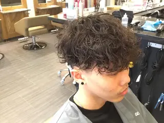 ショート パーマ メンズ ☘️ブリーチ/ハイト ーン/レイヤー/のヘアスタイル