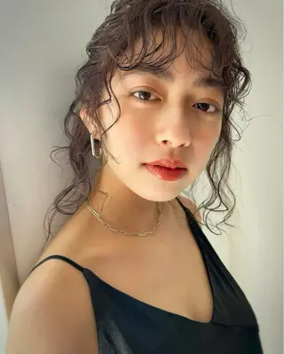 ロング パーマ ヘアアレンジ ネイル マツエク・マツパ トレンド眉🌈✨ arisaの眉毛・アイブロウイメージ