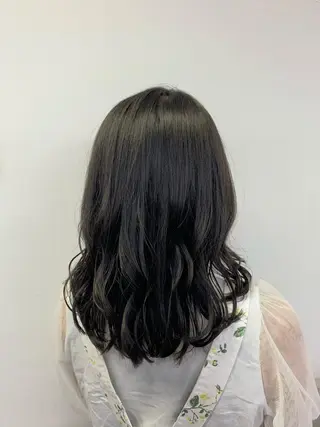 ミディアム パーマ 🩶透髪×モテ髪🩶 池袋SHE🏹🩶のヘアスタイル