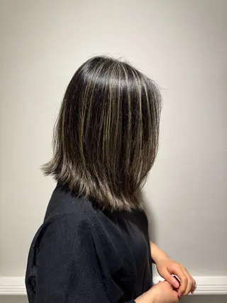 ミディアム カラー 大谷 静瑠のヘアスタイル